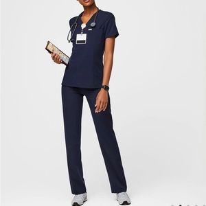 Figs Technical Collection Scrubs Catarina One Pocket Top & Kade Cargo Pant Set